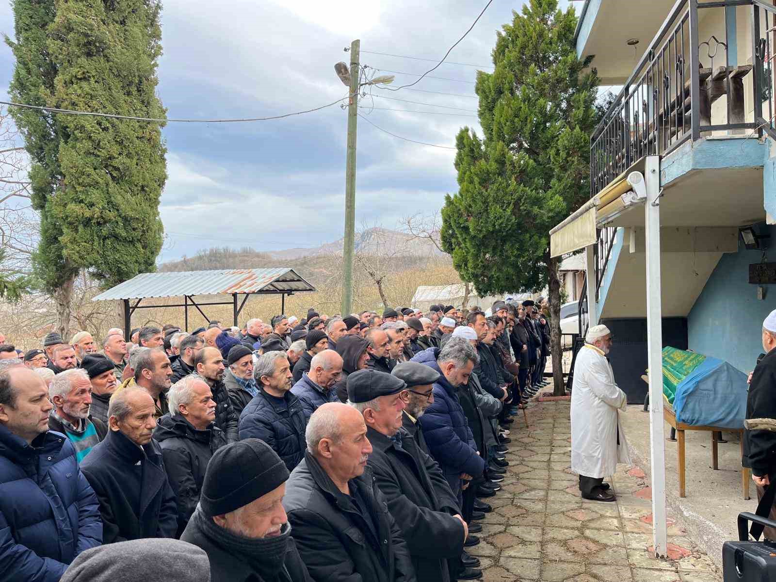 56 yıllık çift 1 gün arayla hayatını kaybetti
