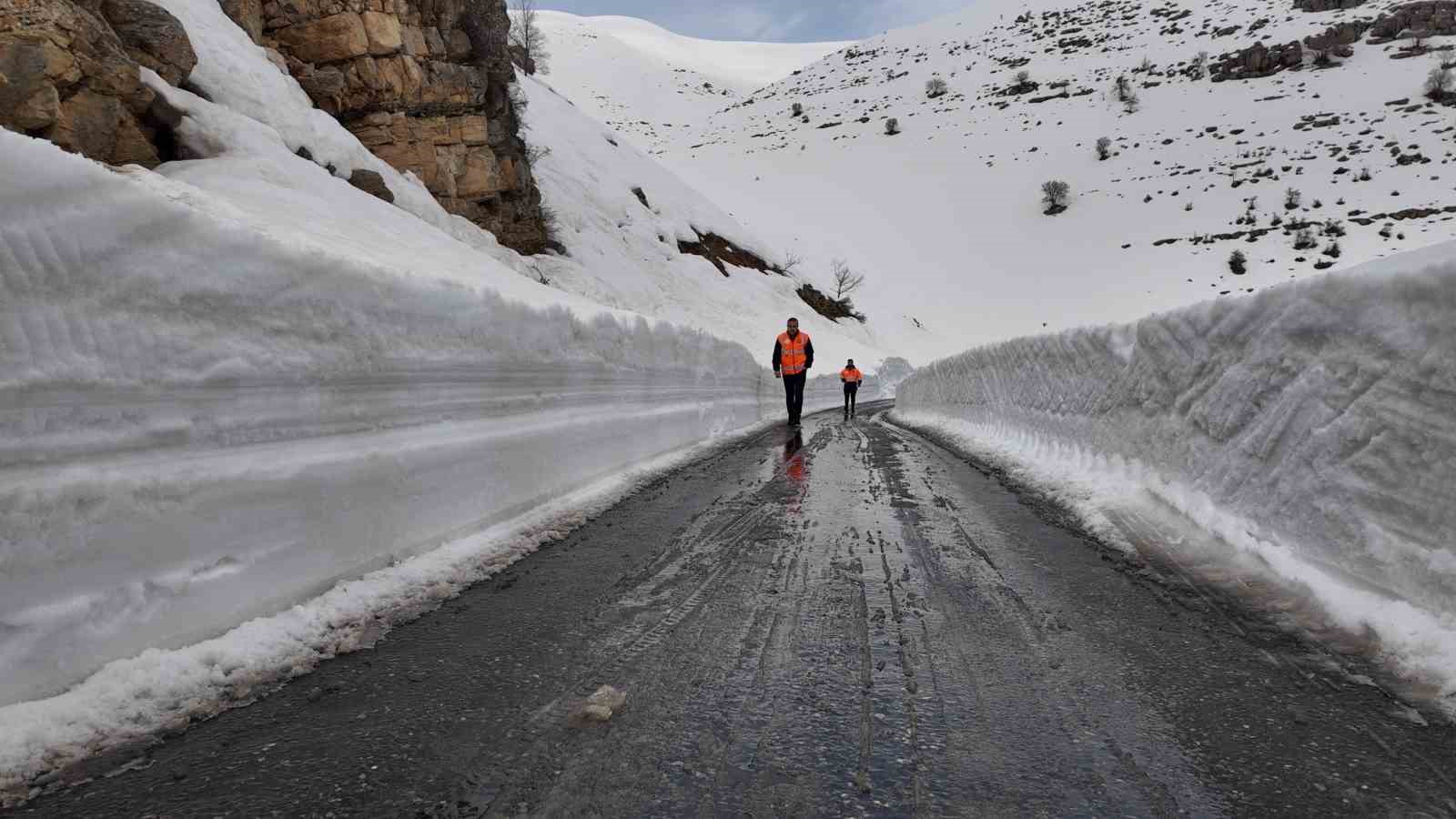 6 bin nüfuslu beldenin yolunun açılması için çalışmalar sürüyor
