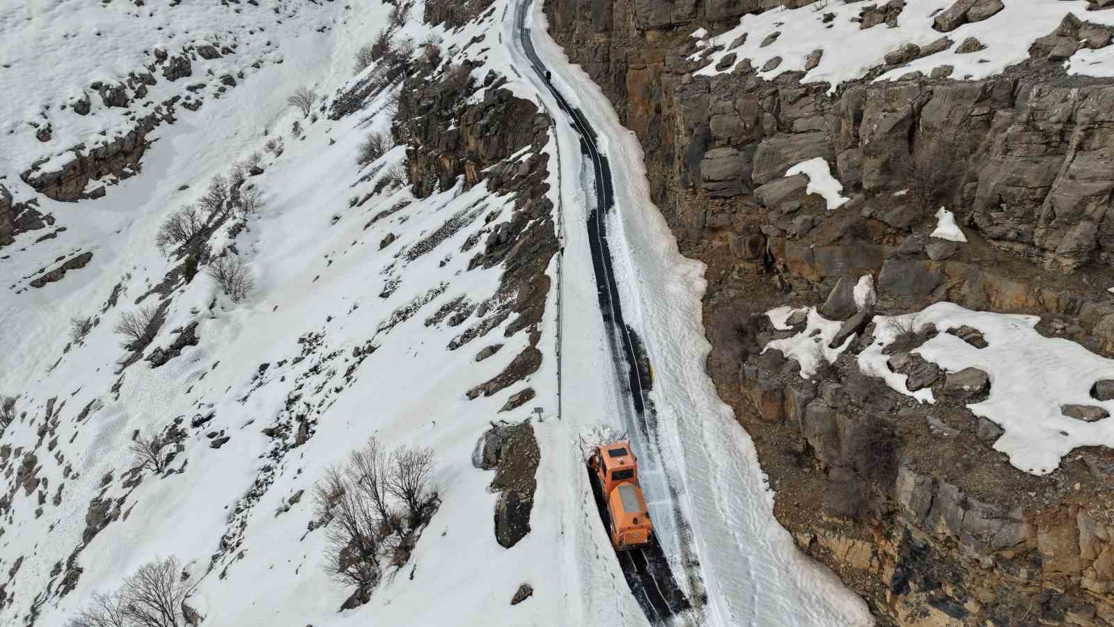 6 bin nüfuslu beldenin yolunun açılması için çalışmalar sürüyor
