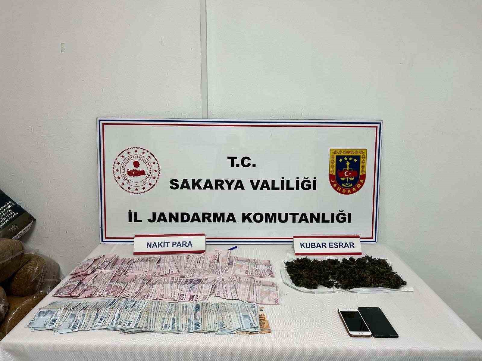 6 ilçede eş zamanlı uyuşturucu operasyonu: 9 tutuklama
6 ilçede eş zamanlı uyuşturucu operasyonu: 9 tutuklama