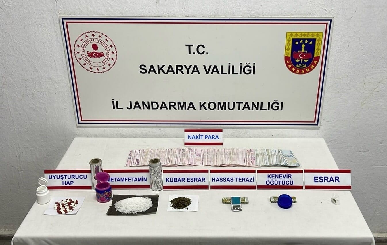 6 ilçede eş zamanlı uyuşturucu operasyonu: 9 tutuklama
6 ilçede eş zamanlı uyuşturucu operasyonu: 9 tutuklama