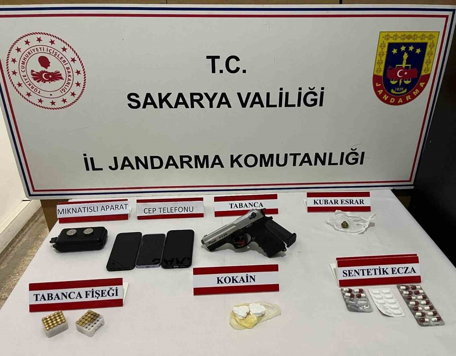 6 ilçede eş zamanlı uyuşturucu operasyonu: 9 tutuklama
6 ilçede eş zamanlı uyuşturucu operasyonu: 9 tutuklama