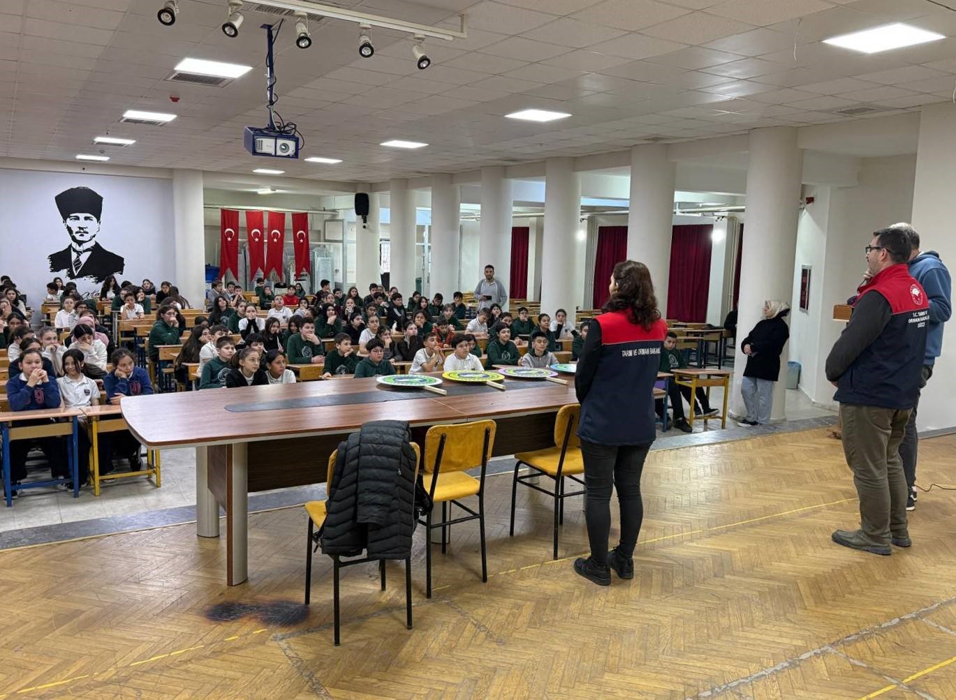 6. Sınıf öğrencilerine organik tarım ve kahverengi kokarca eğitimi verildi
