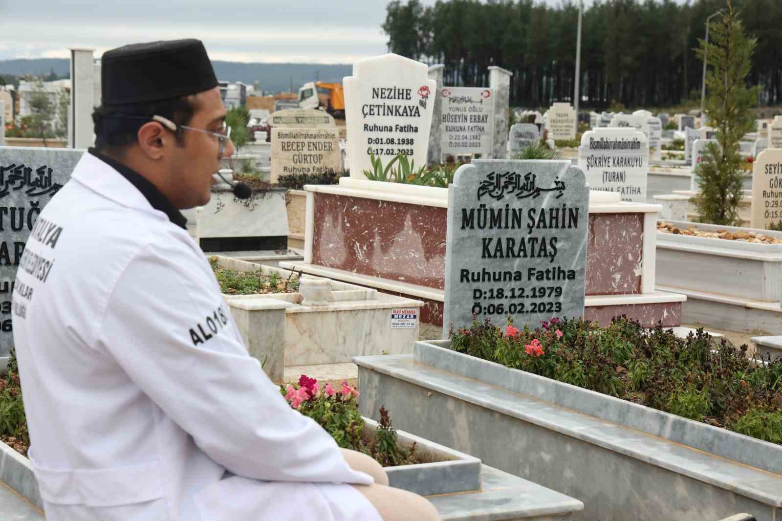 6 Şubat depreminde hayatını kaybeden Antalyalı vatandaşlar mezarı başında anıldı
