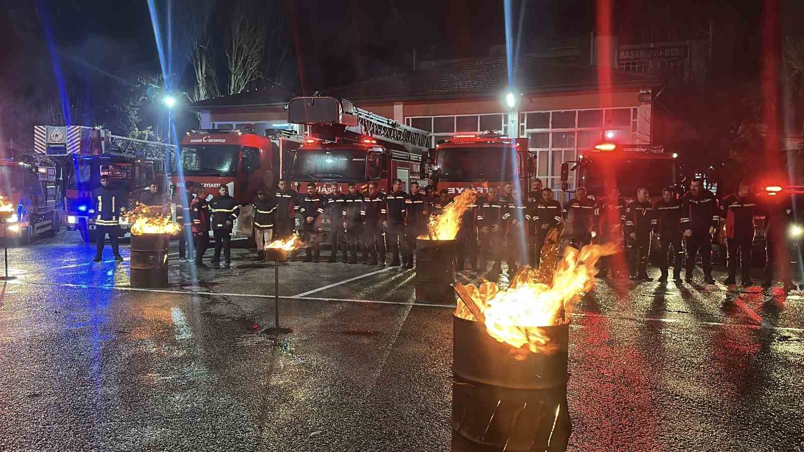 6 Şubat depremlerinde birçok insana umut olan Burdur İtfaiyesi deprem şehitlerini unutmadı
