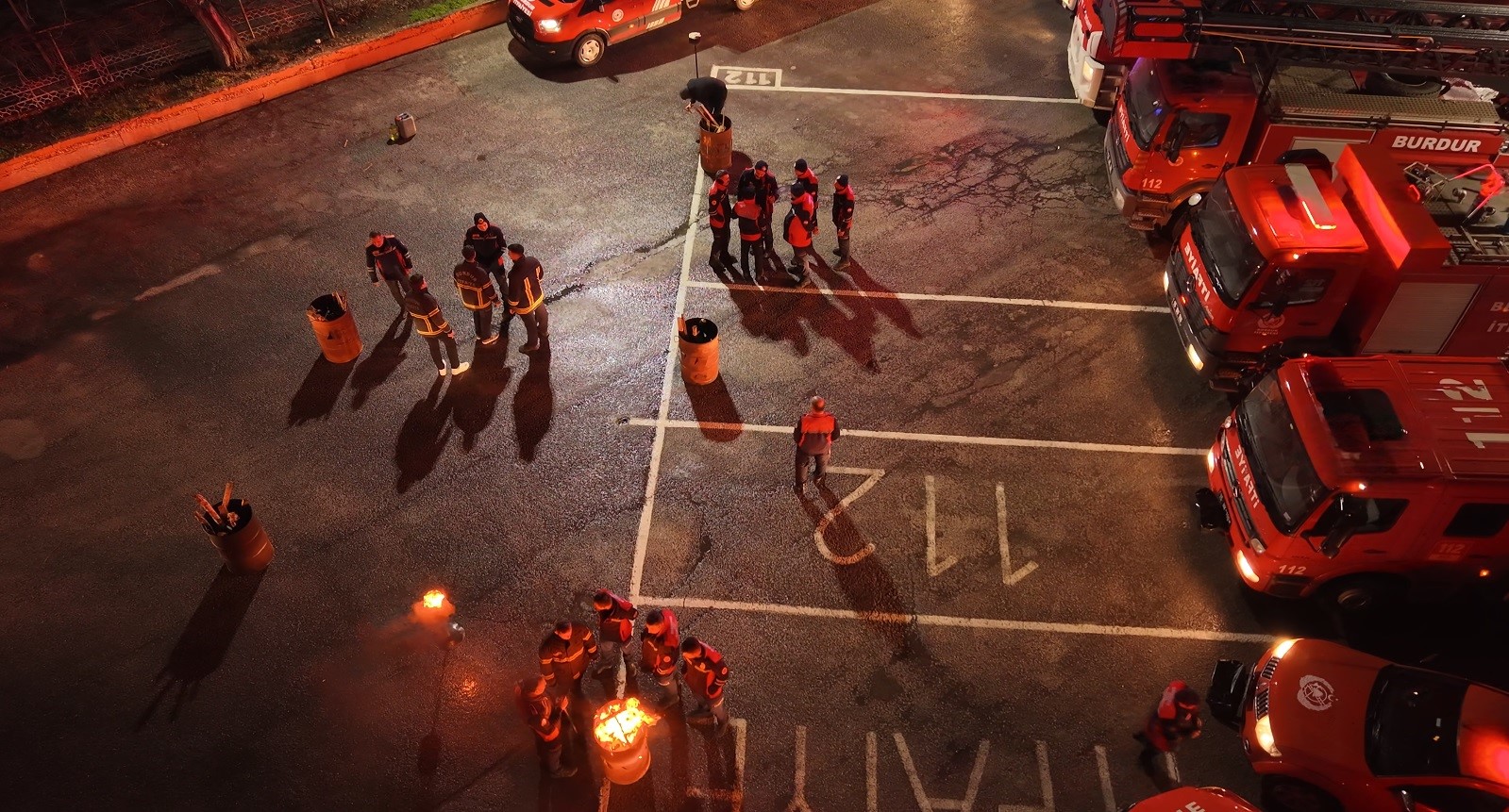 6 Şubat depremlerinde birçok insana umut olan Burdur İtfaiyesi deprem şehitlerini unutmadı
