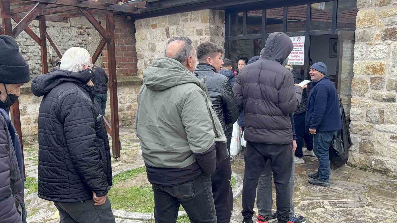 6 Şubat depremlerinde hayatını kaybedenler Edirne’de dualarla anıldı
