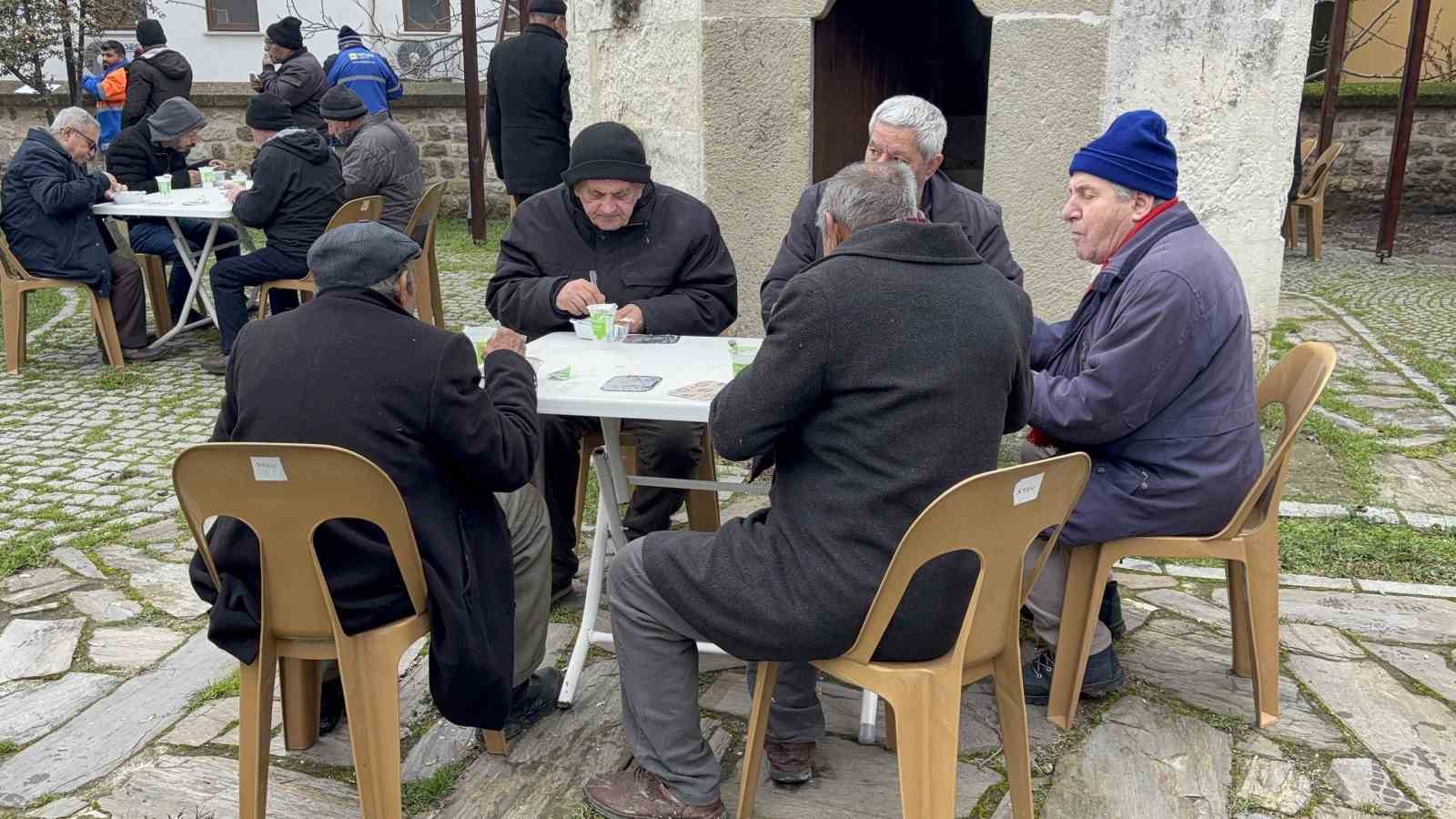 6 Şubat depremlerinde hayatını kaybedenler Edirne’de dualarla anıldı
