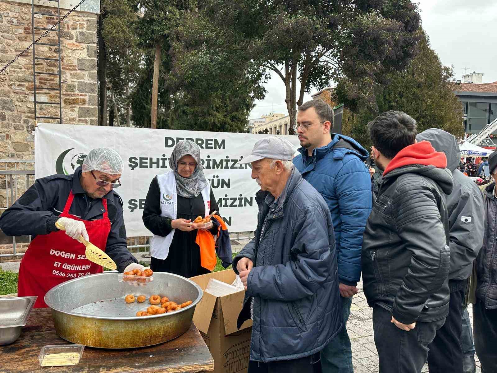 6 Şubat depremlerinde hayatını kaybedenler Uşak’ta dualarla anıldı
