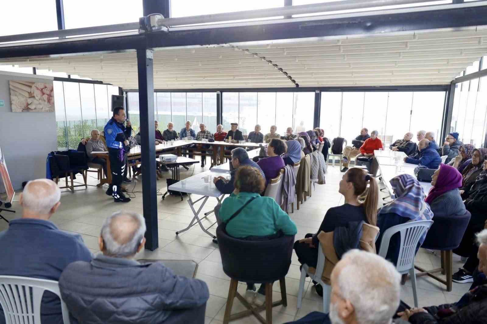 60+ Aktif Yaşlanma Kulübü’nde güvenlik bilgilendirme programı
60+ Aktif Yaşlanma Kulübü’nde güvenlik bilgilendirme programı