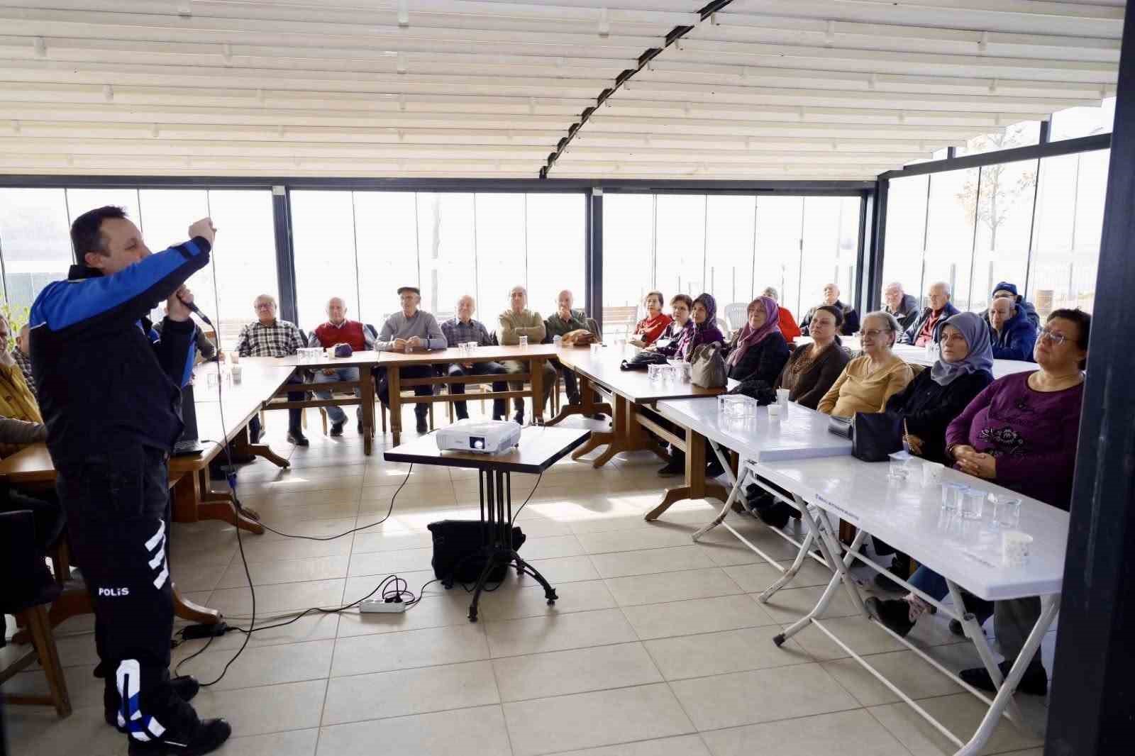 60+ Aktif Yaşlanma Kulübü’nde güvenlik bilgilendirme programı
60+ Aktif Yaşlanma Kulübü’nde güvenlik bilgilendirme programı