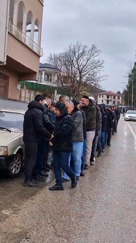 60 Yıllık Bayram geleneği: 1 kilometrelik bayramlaşma kuyruğu
