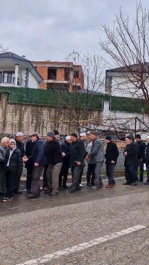 60 Yıllık Bayram geleneği: 1 kilometrelik bayramlaşma kuyruğu
