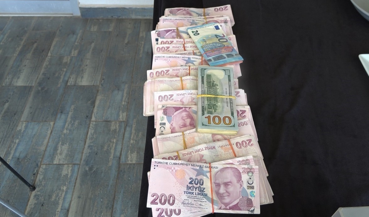 63 kilogram olarak başladığı ve 80 dakika süren yarışma sonunda 70 kilograma çıktı
63 kilogram olarak başladığı ve 80 dakika süren yarışma sonunda 70 kilograma çıktı