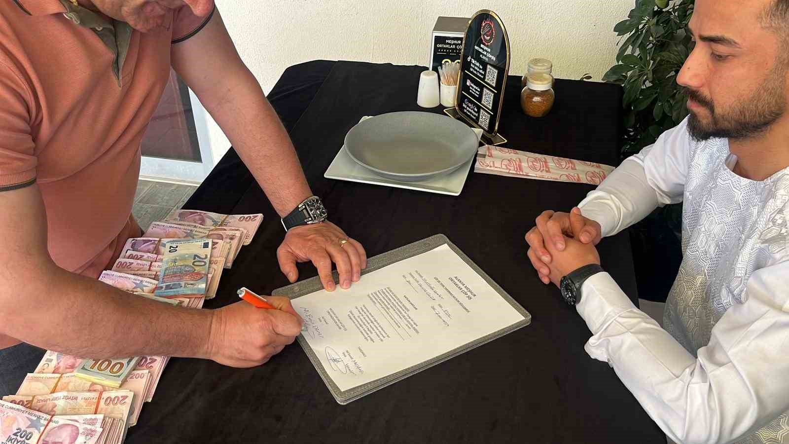 63 kilogram olarak başladığı ve 80 dakika süren yarışma sonunda 70 kilograma çıktı
63 kilogram olarak başladığı ve 80 dakika süren yarışma sonunda 70 kilograma çıktı