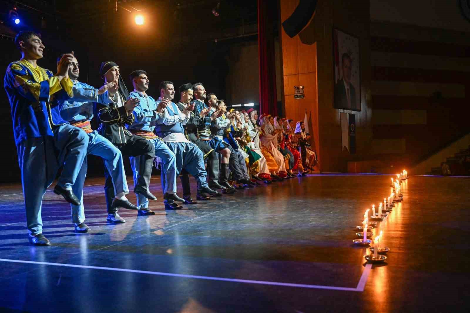 "7 Bölge 7 Renk" ayakta alkışlandı
