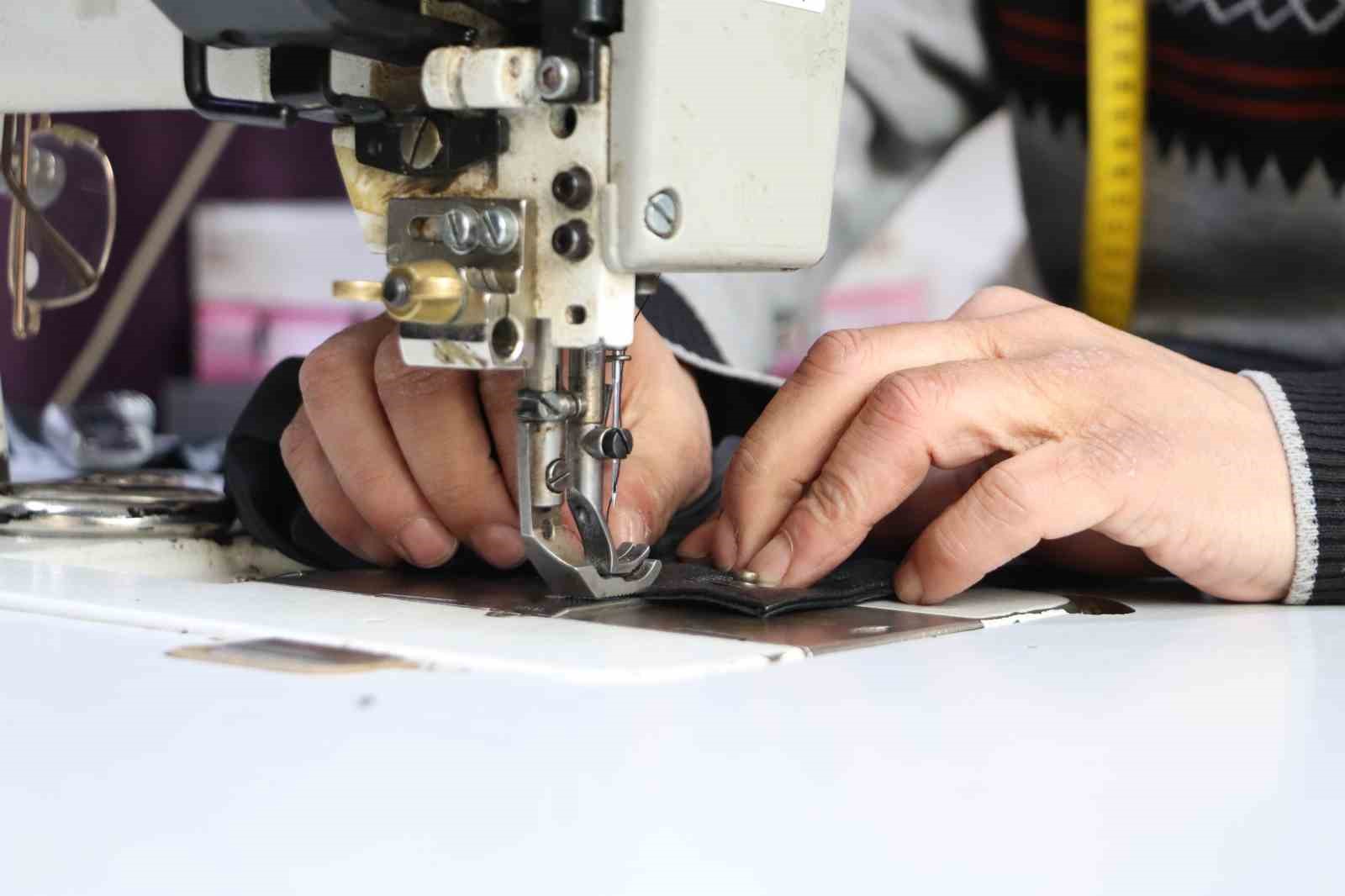 7 yaşında yırtık yapıştırarak başladığı dericilikte şimdi dünyaya satış yapıyor
