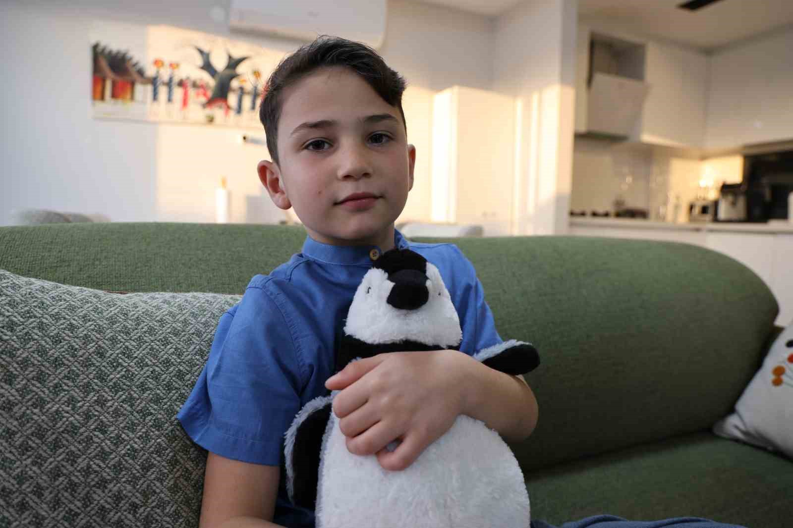 7 yaşındaki Pars, Güney Kutbu’nda Türk bayrağı açtı
