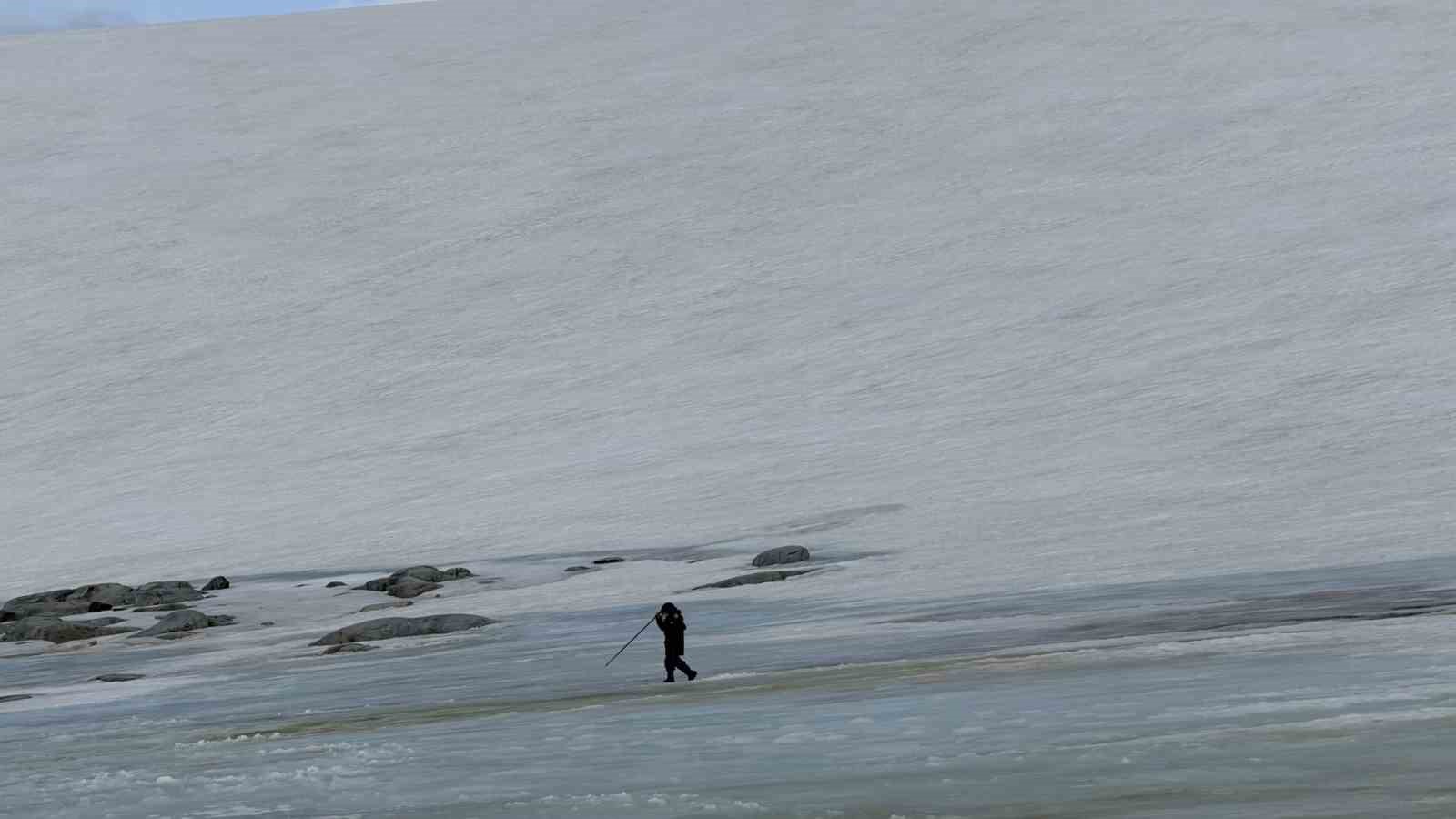 7 yaşındaki Pars, Güney Kutbu’nda Türk bayrağı açtı
