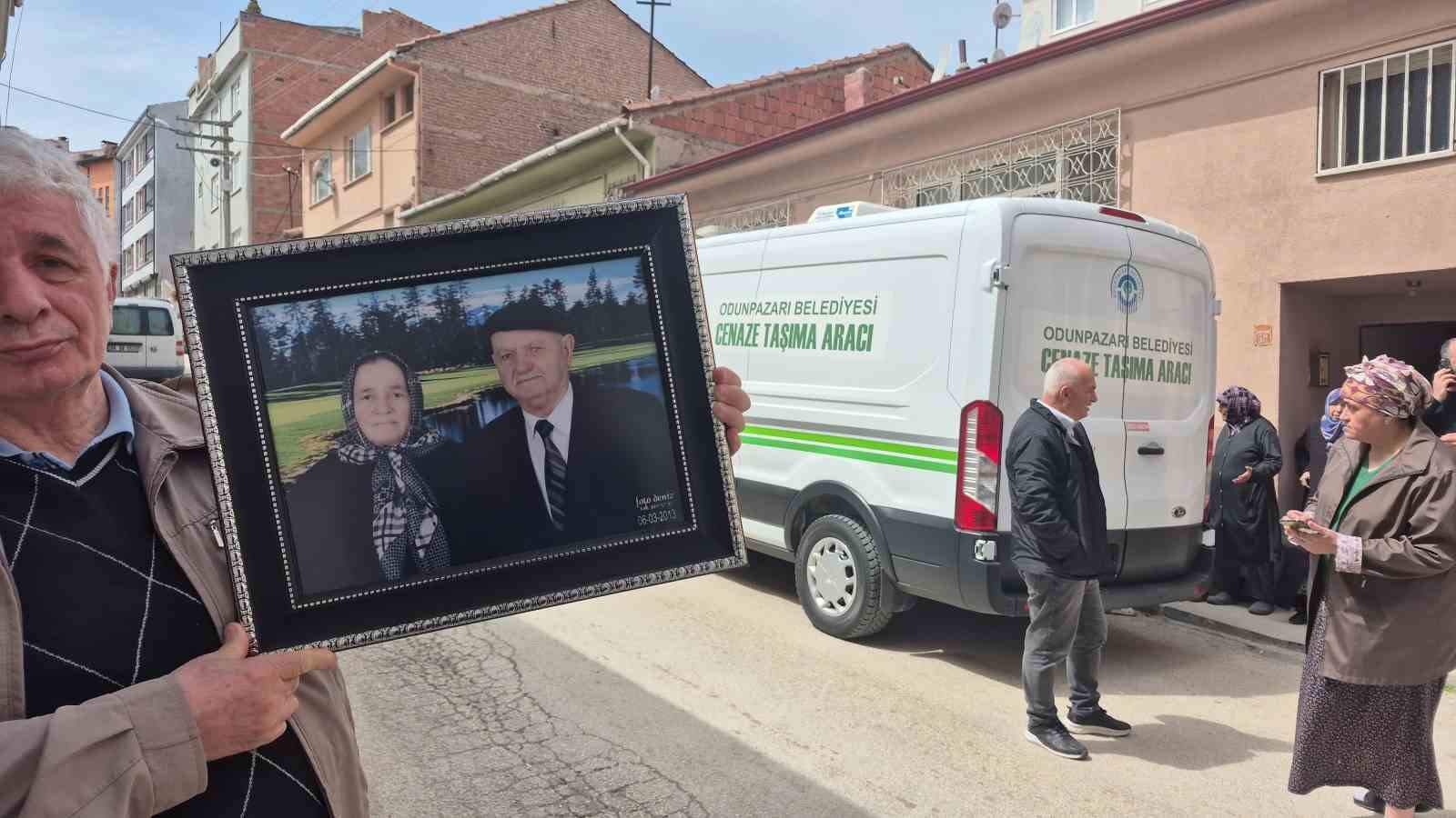 70 yıllık büyük aşkta hüzünlü veda: Birer gün arayla hayatlarını kaybettiler
