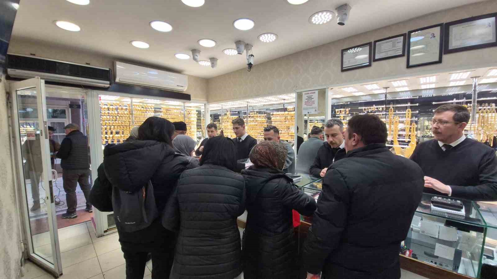700 bin liralık vurgunu dikkatli esnaf önledi
