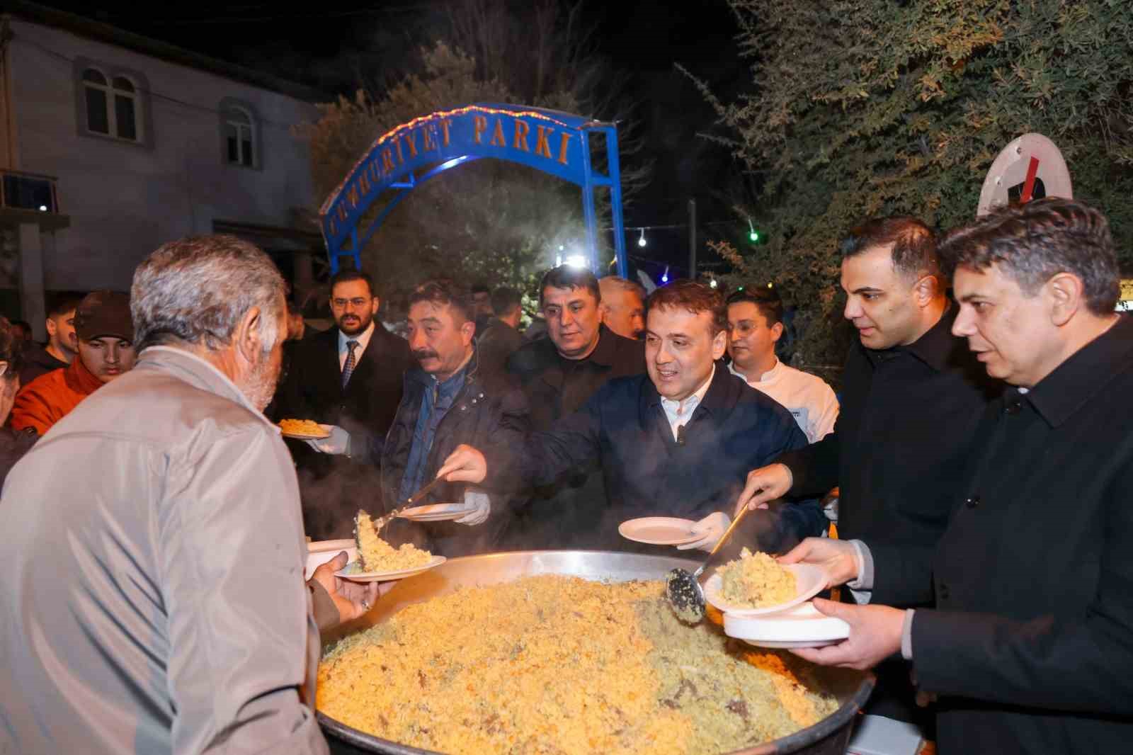 700 yıldır sürdürülen ’Kadir pilavı’ geleneği bu yıl da devam etti
