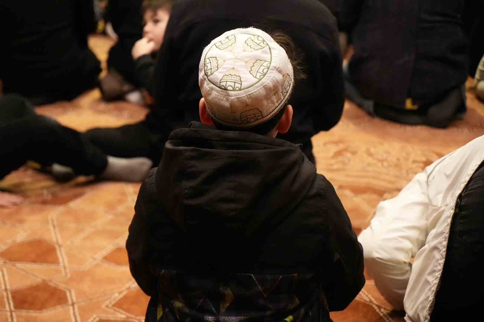 700 yıllık camide ilk teravih namazı kılındı
700 yıllık camide ilk teravih namazı kılındı