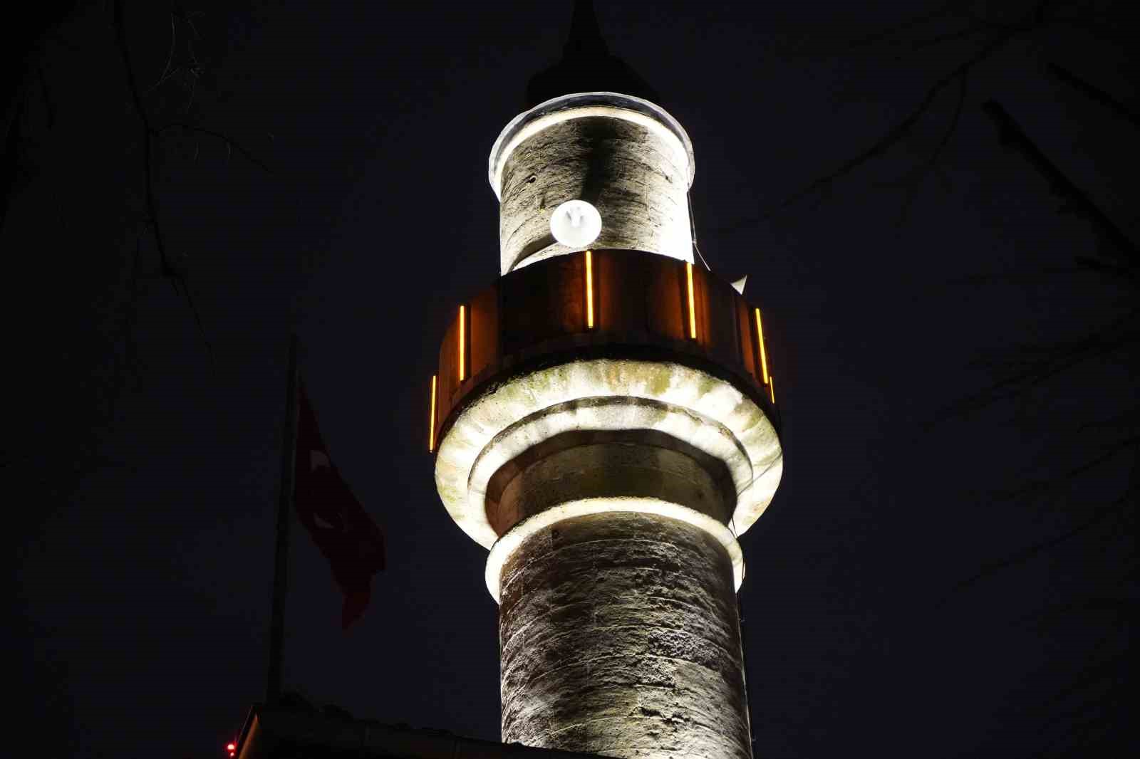 700 yıllık camide ilk teravih namazı kılındı
700 yıllık camide ilk teravih namazı kılındı