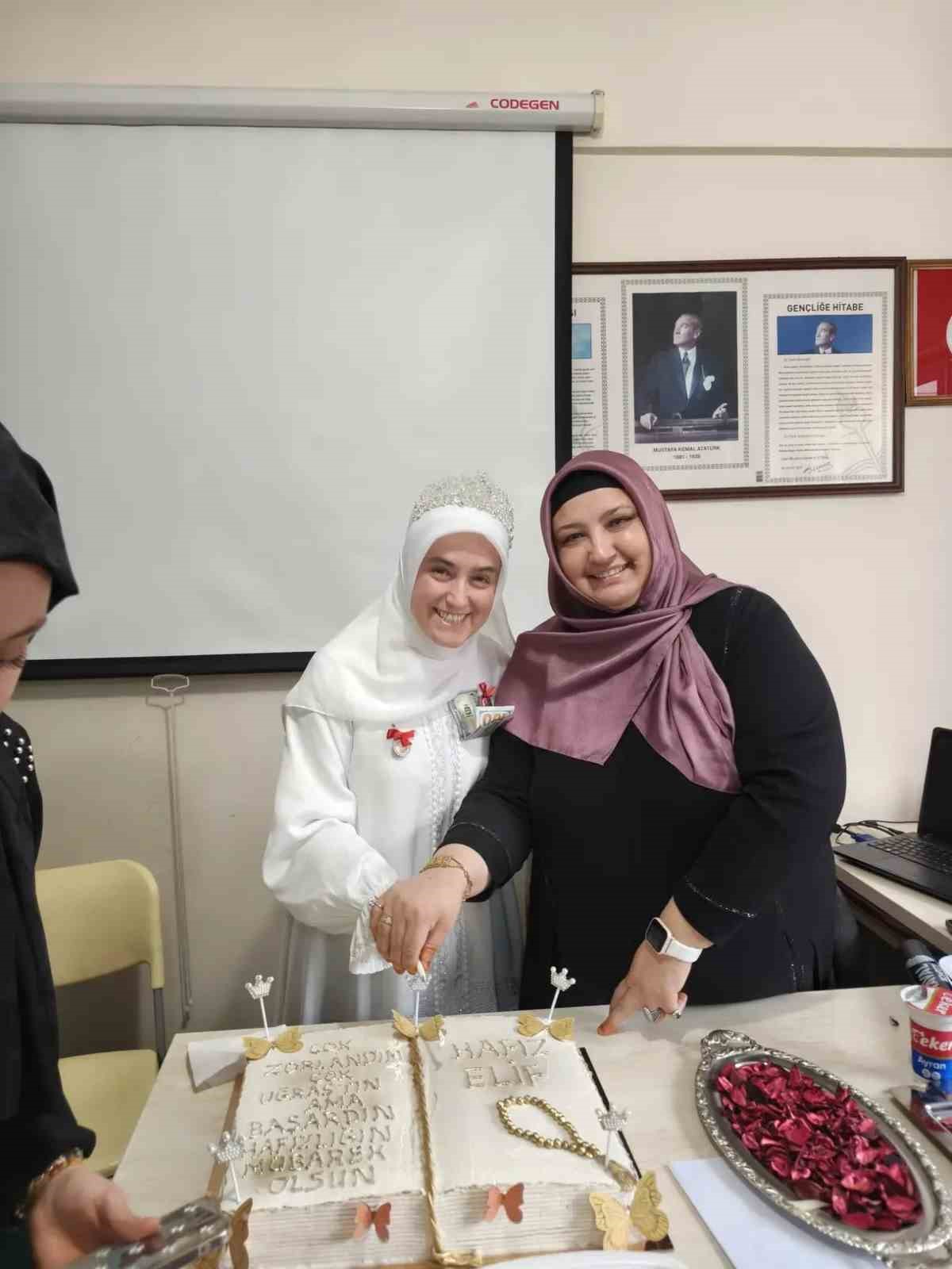 71 Evler Merkez Cami Kur’an Kursunda Hafızlık İcazet Merasimi yapıldı
