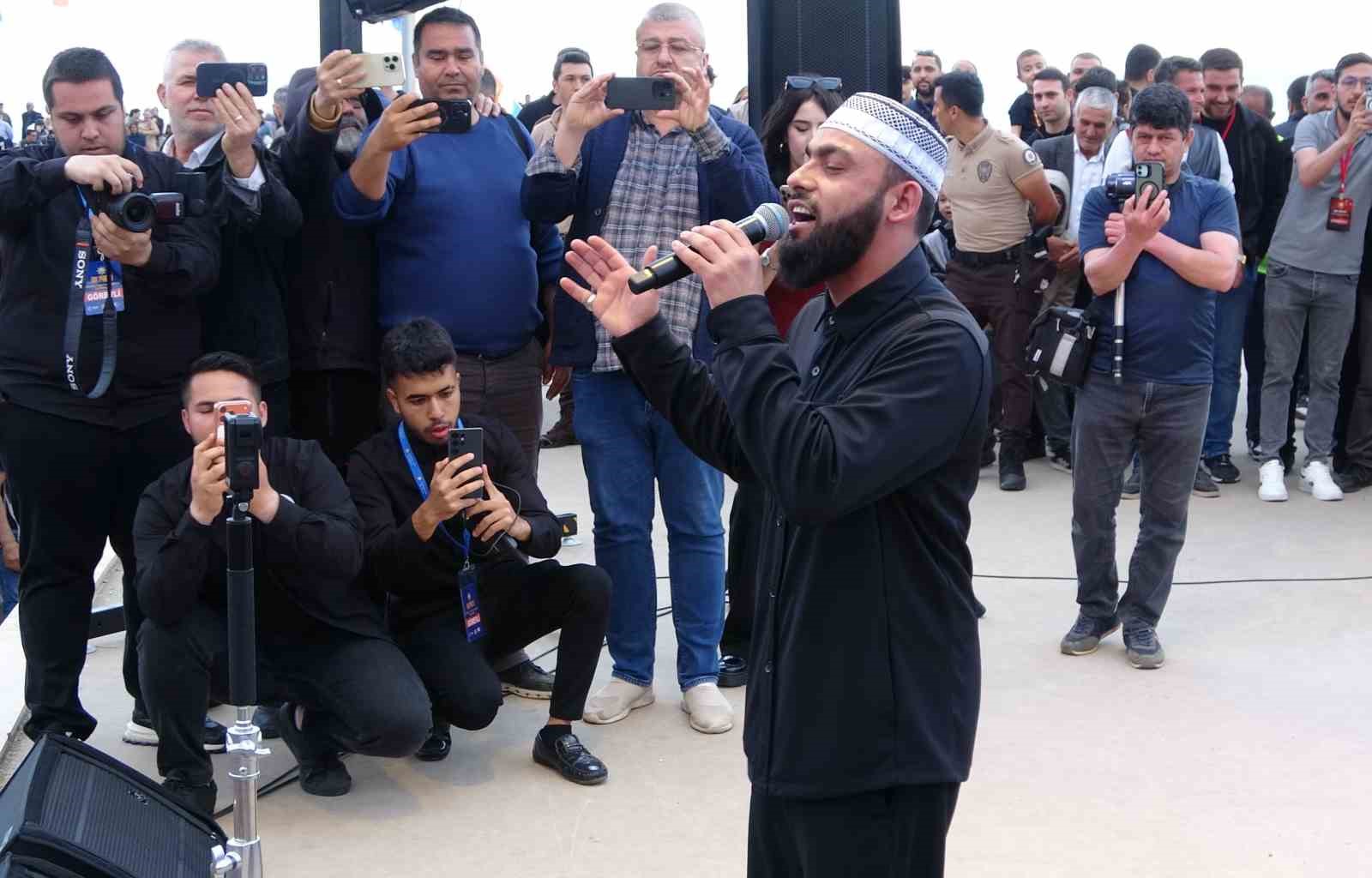 71 mahalleden kadınlar 71 kazanda yemek yaptı, binlerce kişiye ikram etti
