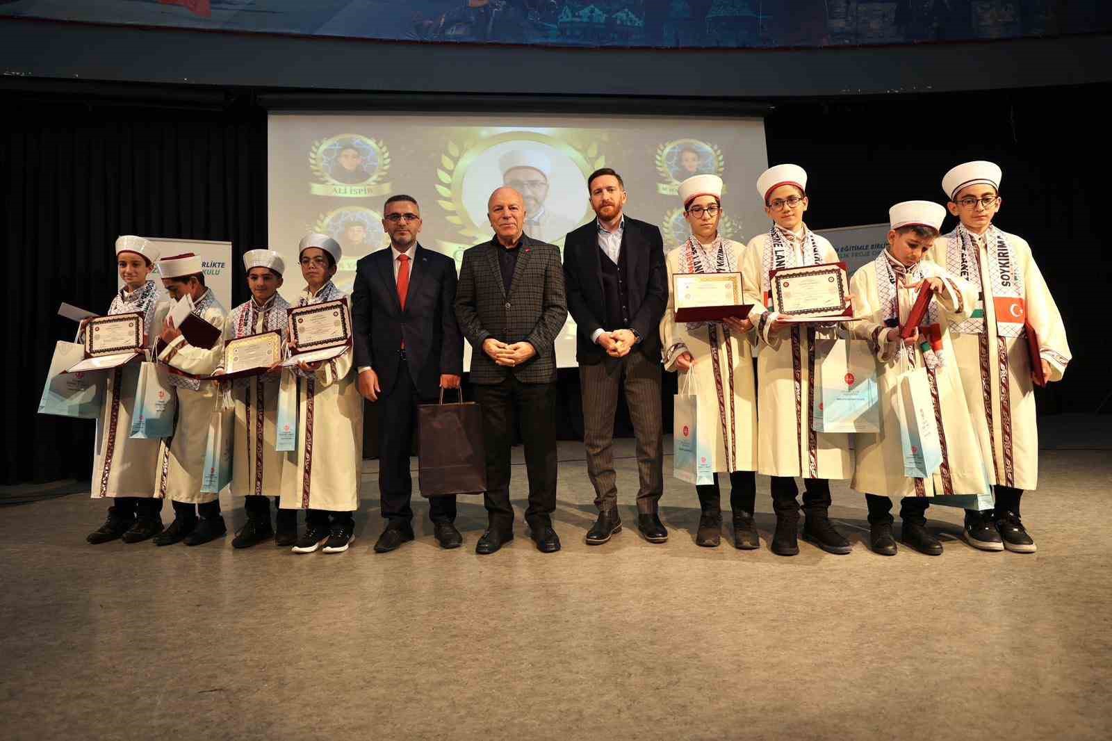 71 öğrencinin hafızlık gururu taçlandırıldı
