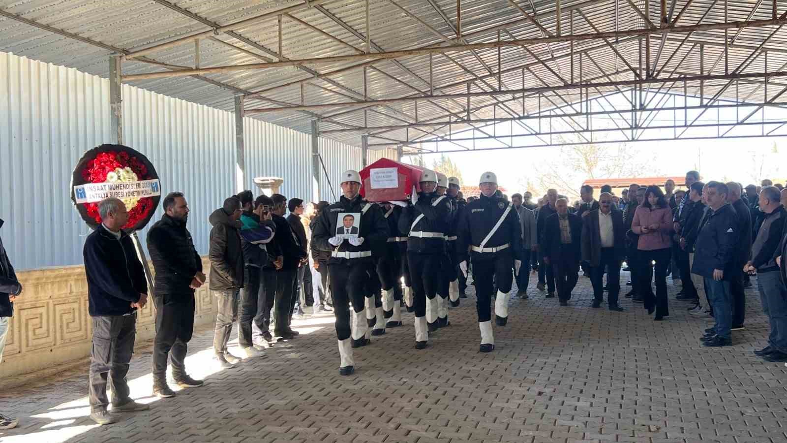 72 yaşında hayatını kaybeden emekli Vali Yardımcısı son yolculuğuna uğurlandı
