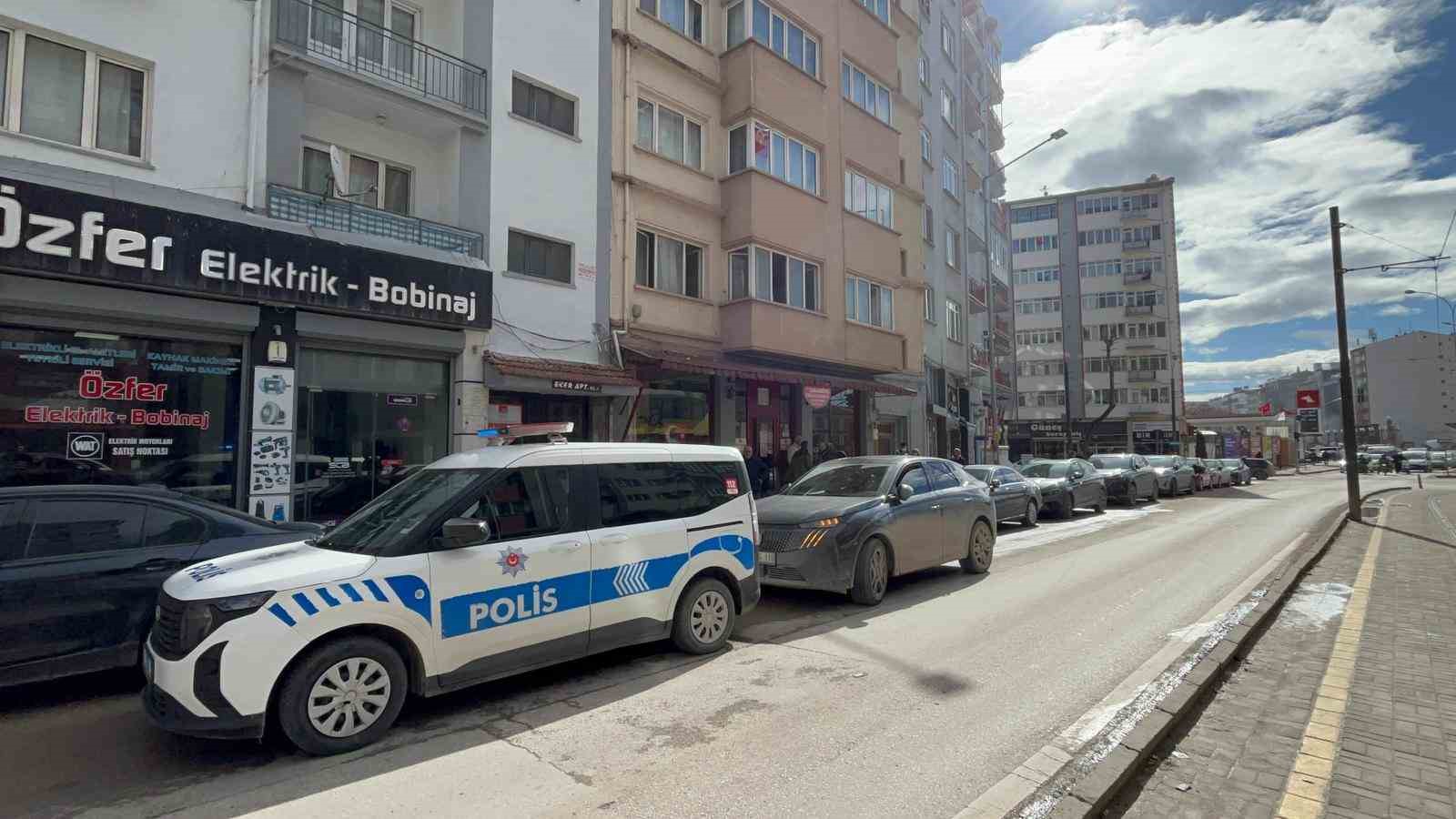 74 yaşındaki adam çöp evde ölü bulundu
