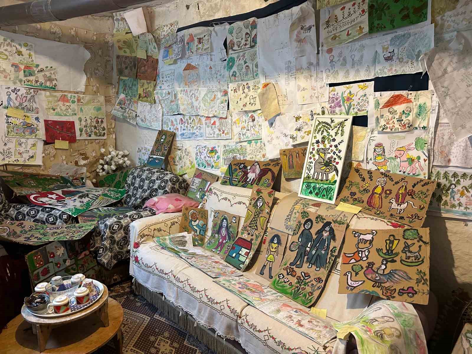 74 yaşındaki Hakime teyzenin resim tutkusu
