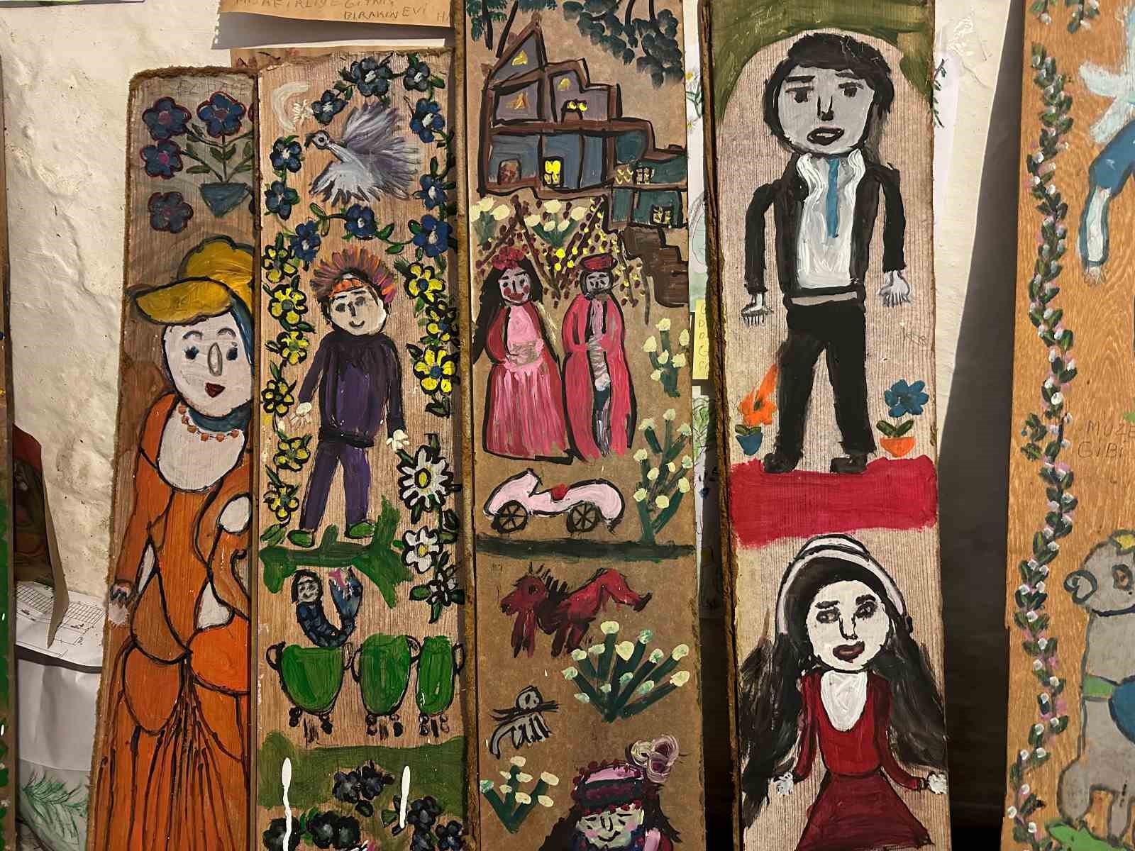 74 yaşındaki Hakime teyzenin resim tutkusu
