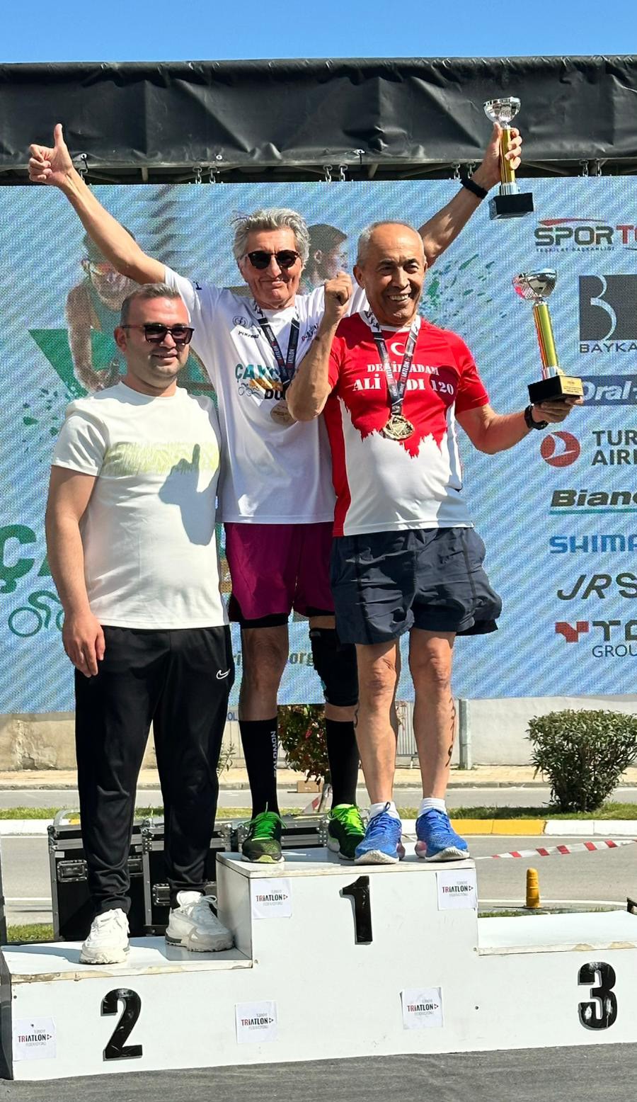 75 yaş üstü kategoride birinci olan milli sporcu Ali Bıdı Türkiye Kupası sahibi oldu
