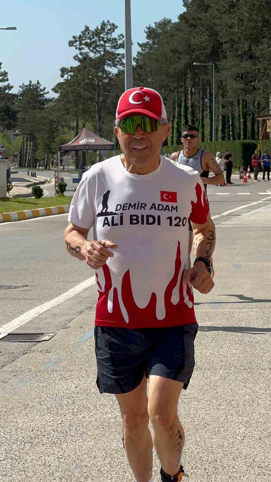 75 yaş üstü kategoride birinci olan milli sporcu Ali Bıdı Türkiye Kupası sahibi oldu
