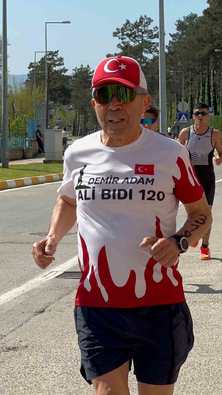 75 yaş üstü kategoride birinci olan milli sporcu Ali Bıdı Türkiye Kupası sahibi oldu
