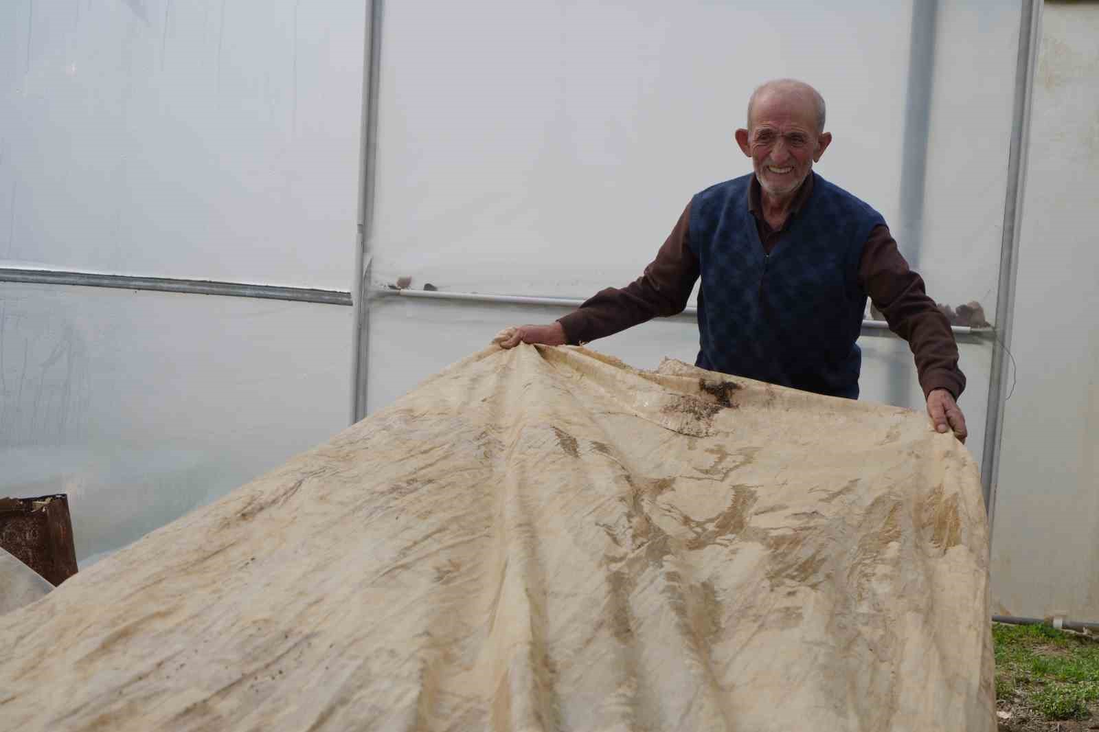 76 yaşındaki Bayburtlu üretici ata tohumları için zirai don nöbetinde
76 yaşındaki Bayburtlu üretici ata tohumları için zirai don nöbetinde