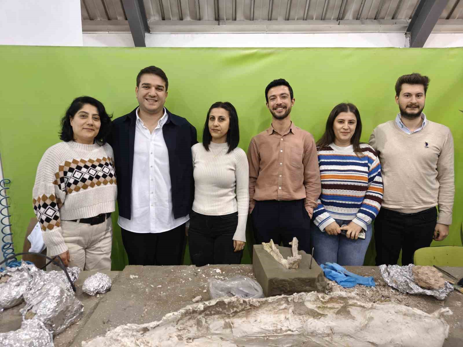 7,7 milyon yıllık tarihe ışık tutan Taşhan’da daha sonraki dönemlerde yaşayan türlerin fosilleri bulundu
