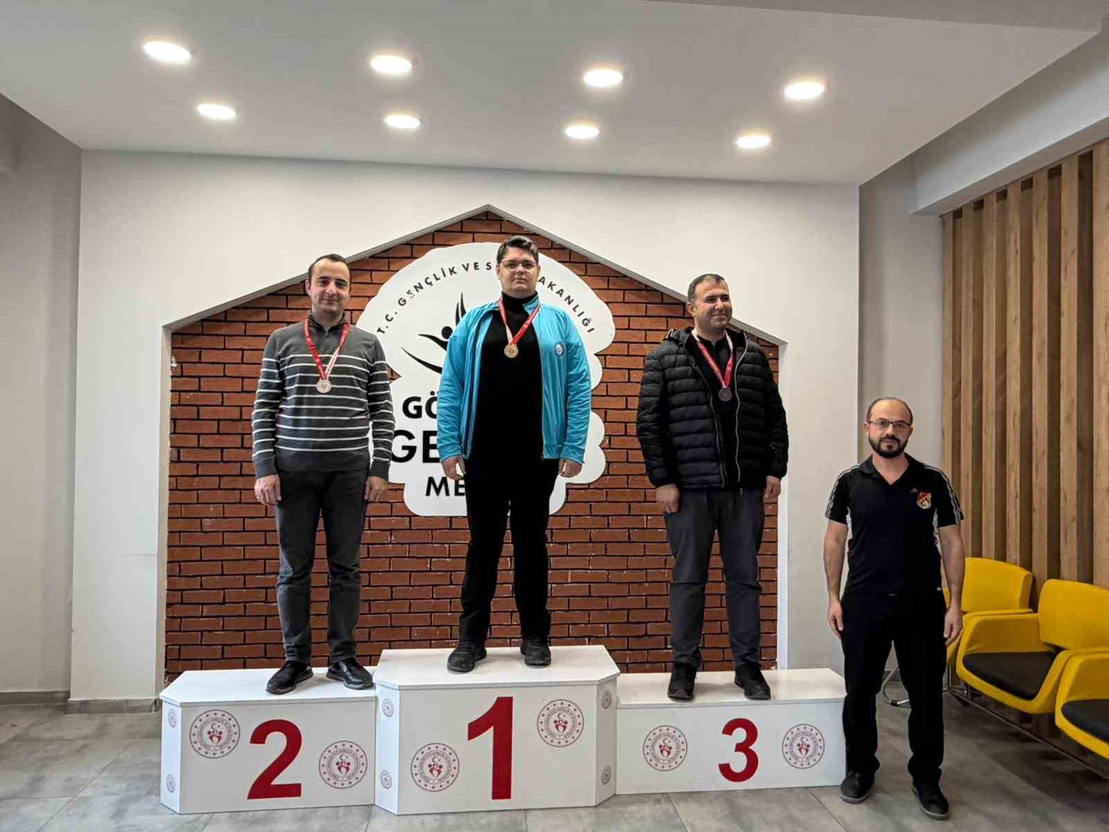 7’den 70’e ’Satranç Turnuvası’nda ter döktü
