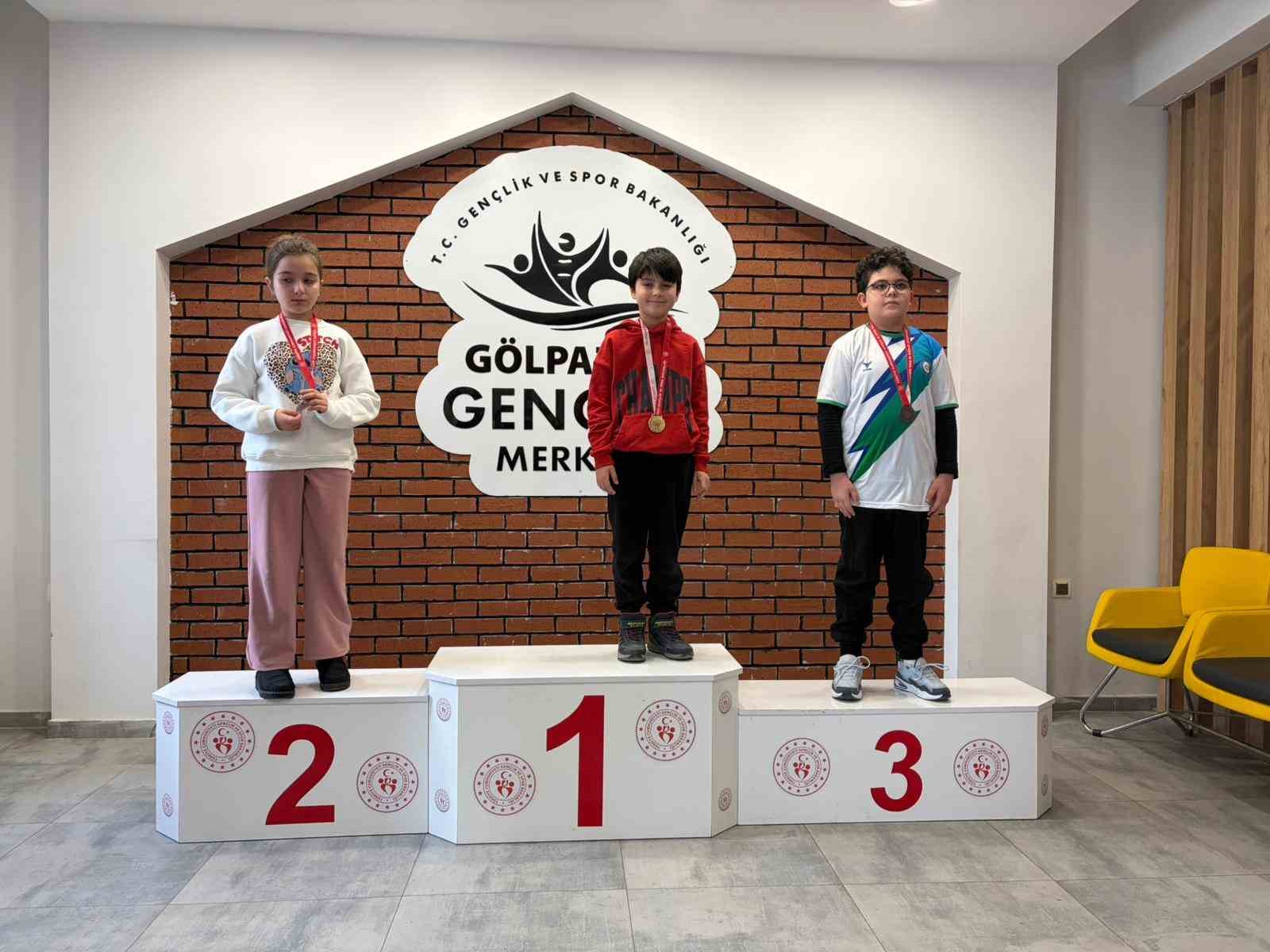 7’den 70’e ’Satranç Turnuvası’nda ter döktü
