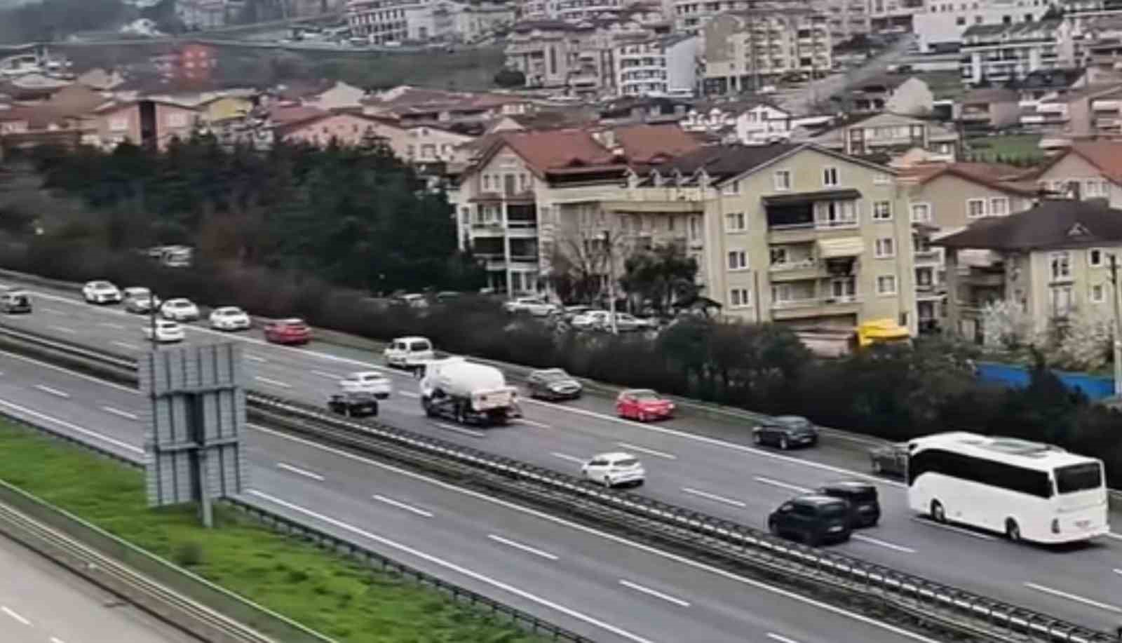 8 kişinin yaralandığı kaza anı kamerada
