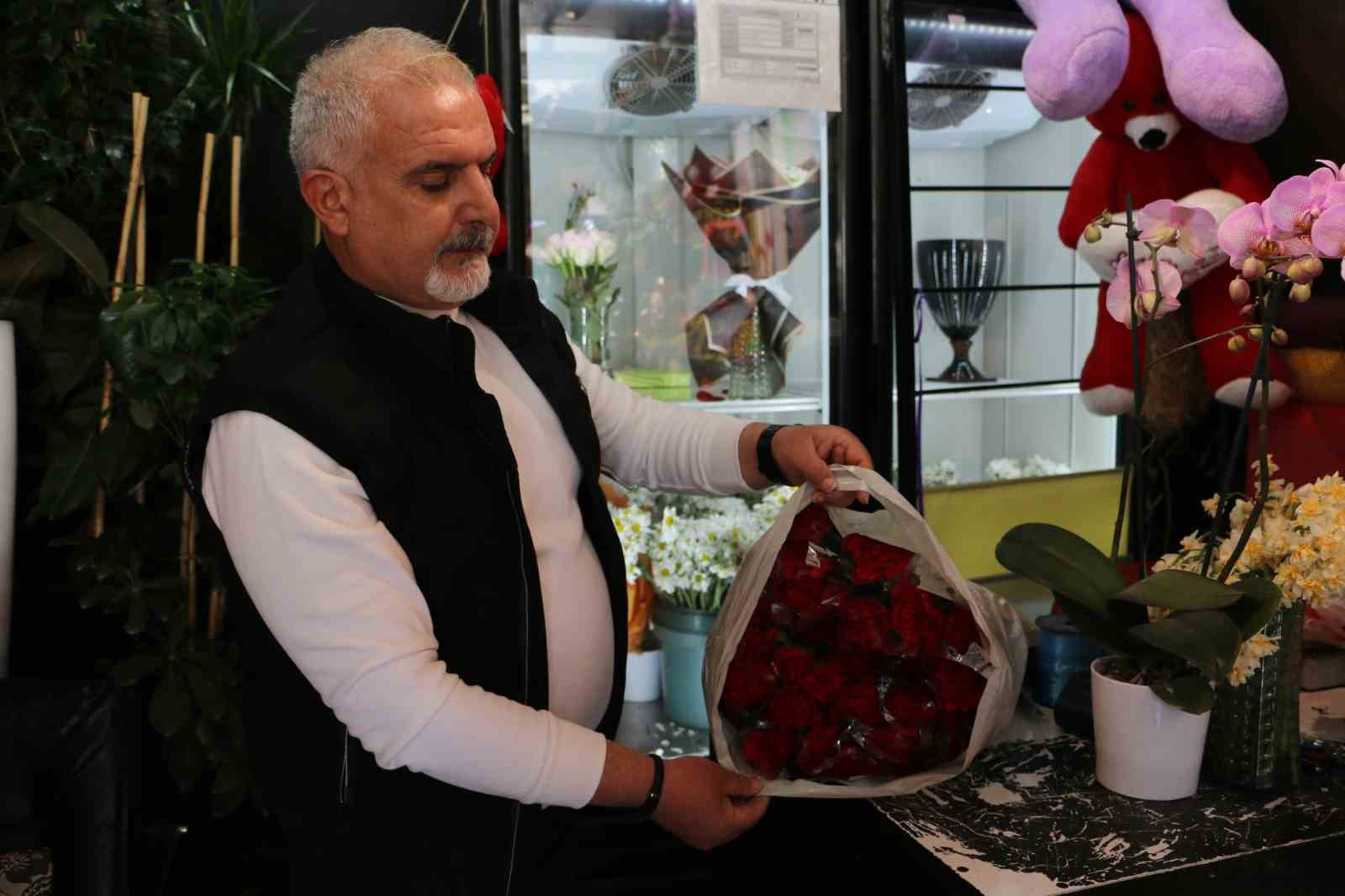 8 Mart öncesi çiçekçilerde yoğun hazırlık
8 Mart öncesi çiçekçilerde yoğun hazırlık