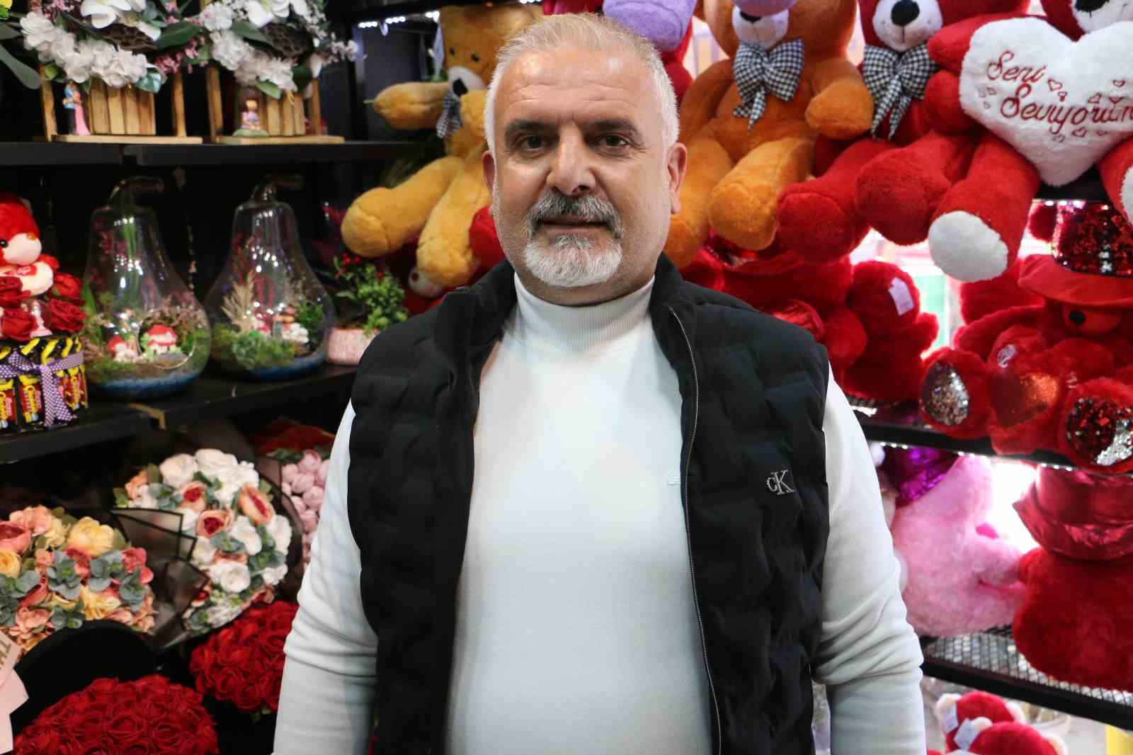 8 Mart öncesi çiçekçilerde yoğun hazırlık
8 Mart öncesi çiçekçilerde yoğun hazırlık