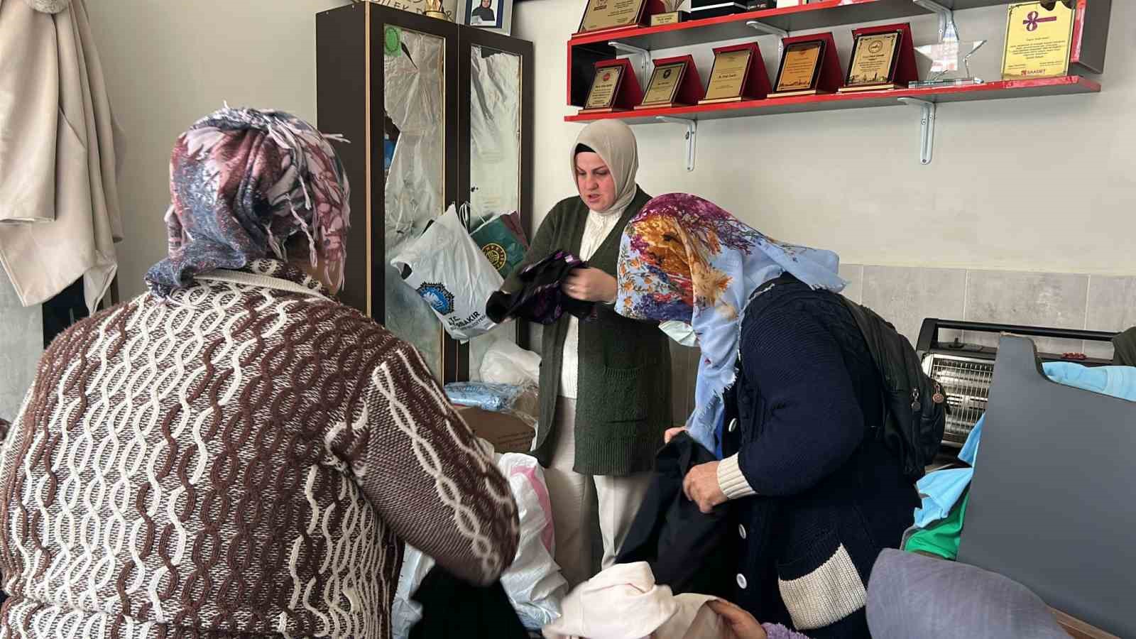 8 Martta ihtiyaç sahibi kadınlara kıyafet desteği
