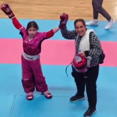 8 yaşındaki demir yumruk Nebahat Eda’dan gururlandıran başarı
8 yaşındaki demir yumruk Nebahat Eda’dan gururlandıran başarı