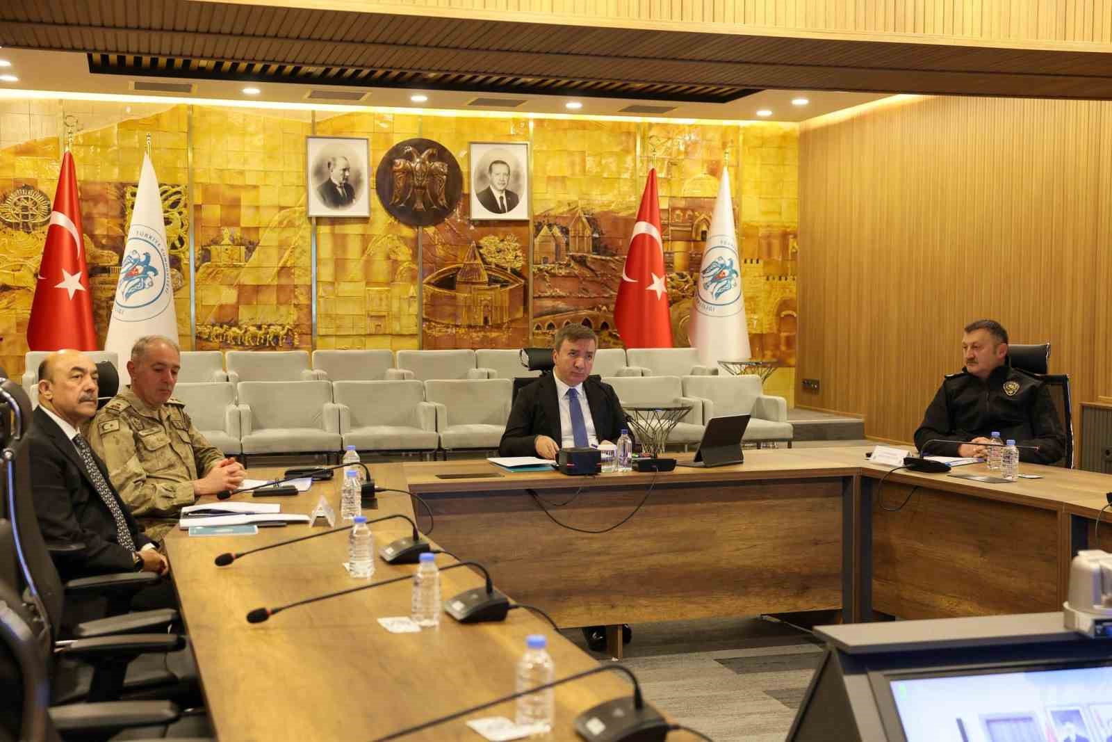 81 il valisinin katılımıyla okul güvenliği toplantısı yapıldı
