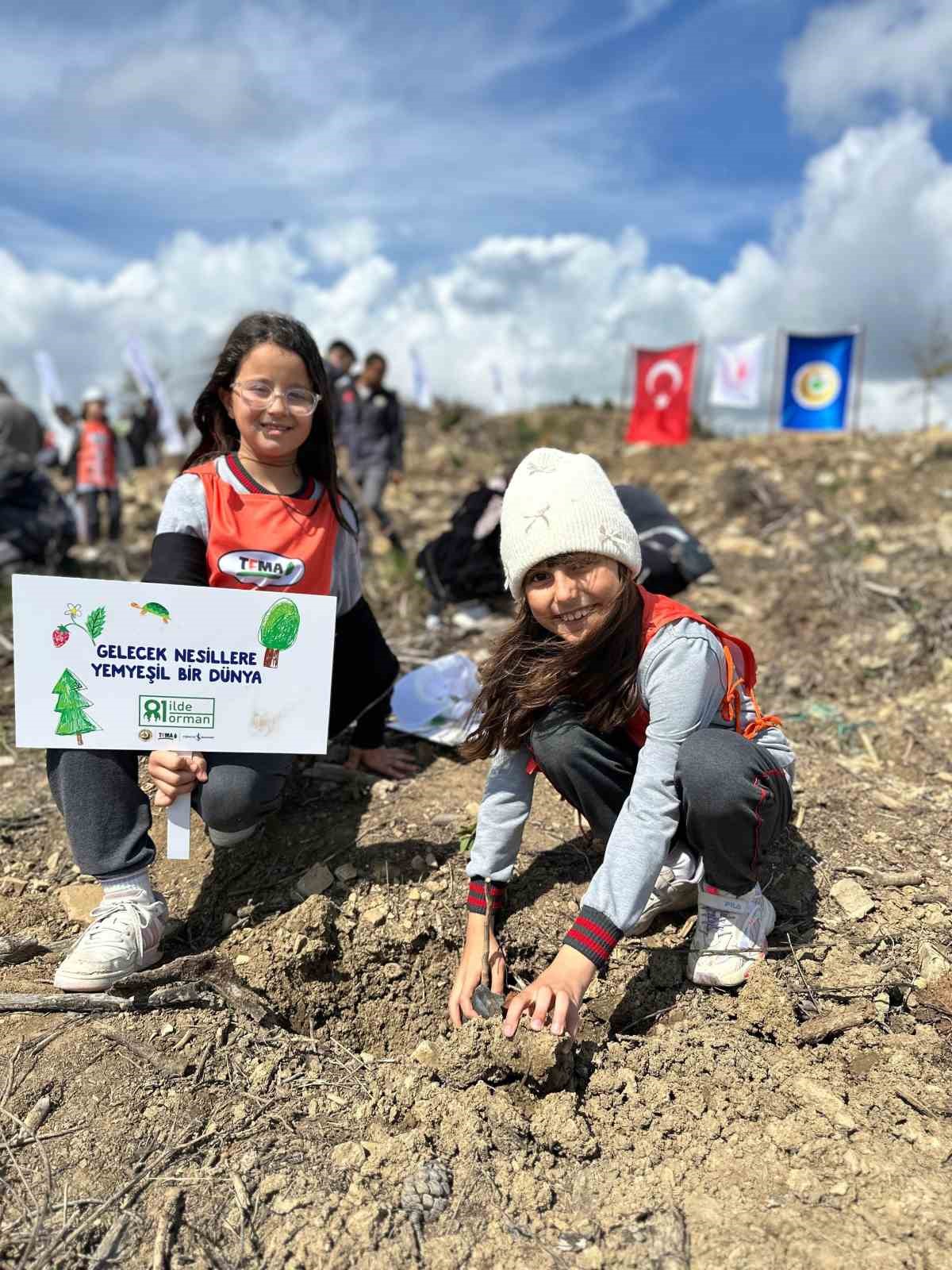 "81 İlde 81 Orman" projesi ilkbahar dikimleriyle devam ediyor
"81 İlde 81 Orman" projesi ilkbahar dikimleriyle devam ediyor