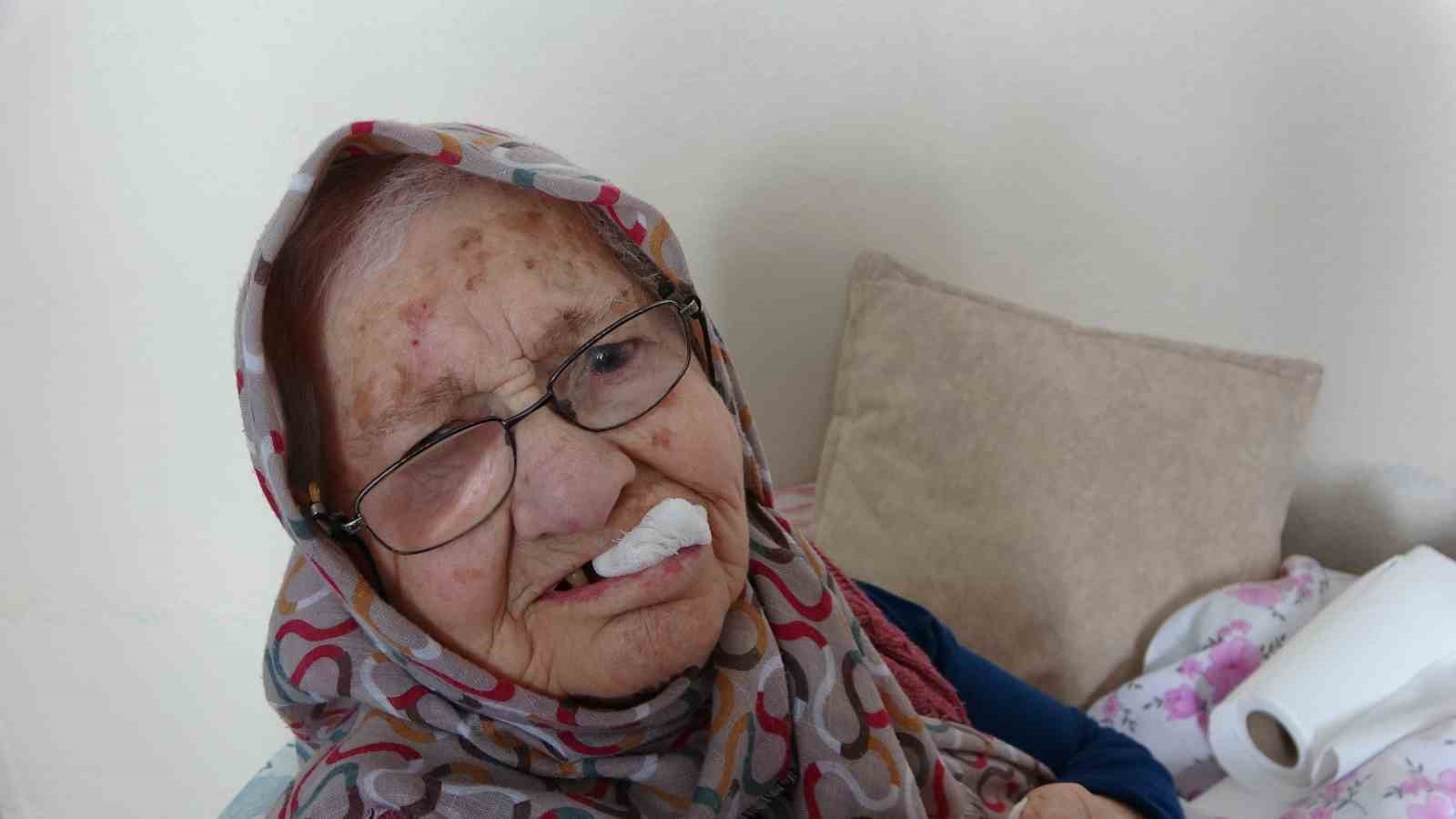 81 yaşındaki hastaya evinde diş tedavisi hizmeti
